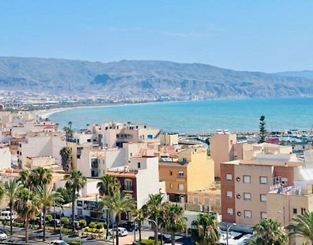 Castillo Suites, Vivienda Con Fines Turisticos El Castillo De Roquetas Roquetas de Mar Eksteriør billede