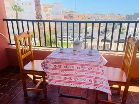 Castillo Suites, Vivienda Con Fines Turisticos El Castillo De Roquetas Roquetas de Mar Eksteriør billede